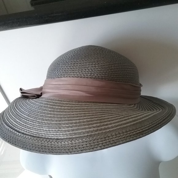 Sylvia Elegant hat - Picture 10 of 11